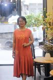  Đầm Oreno cam thêu tay Hồng Mai 