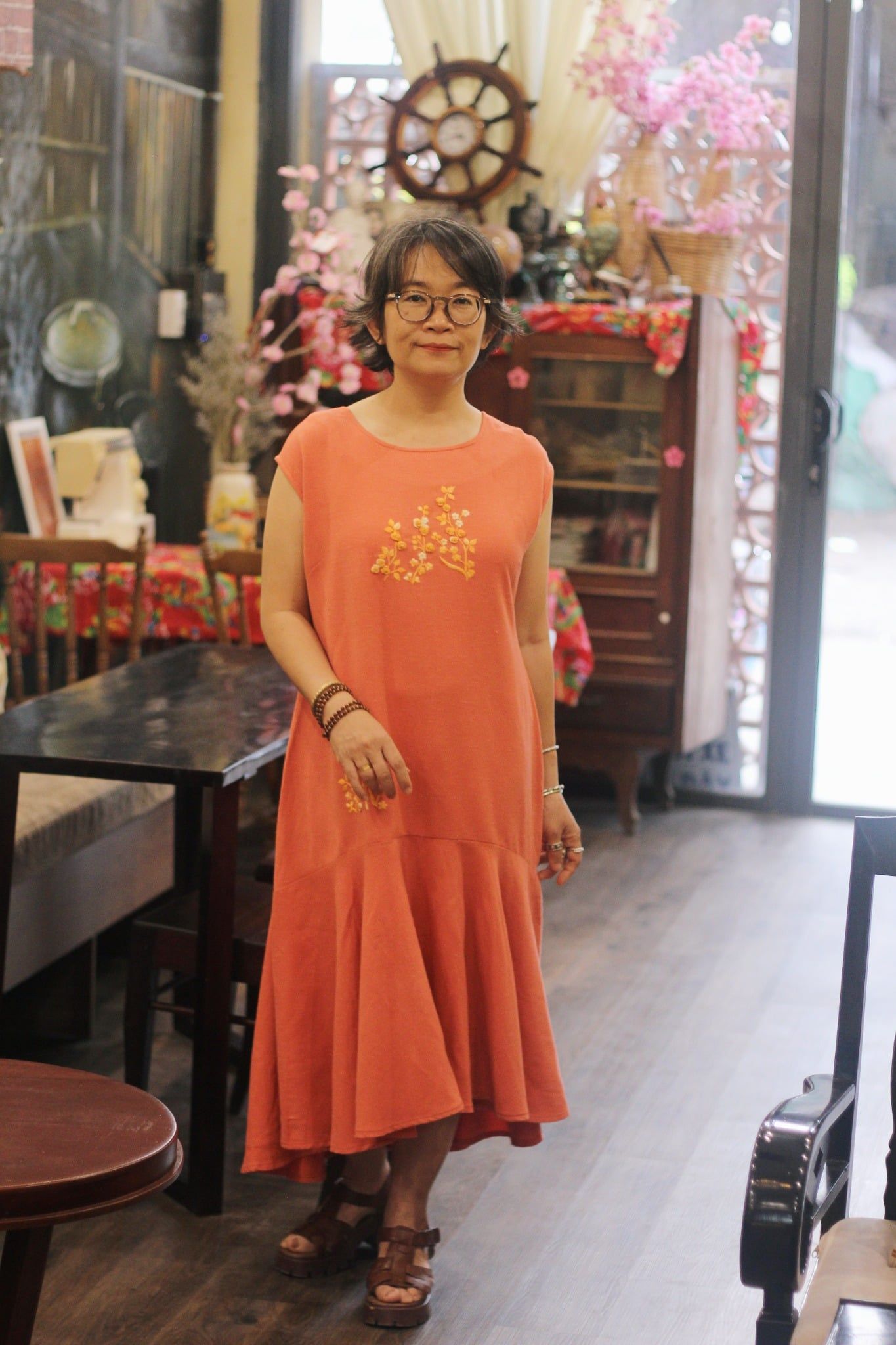  Đầm Oreno cam thêu tay Hồng Mai 