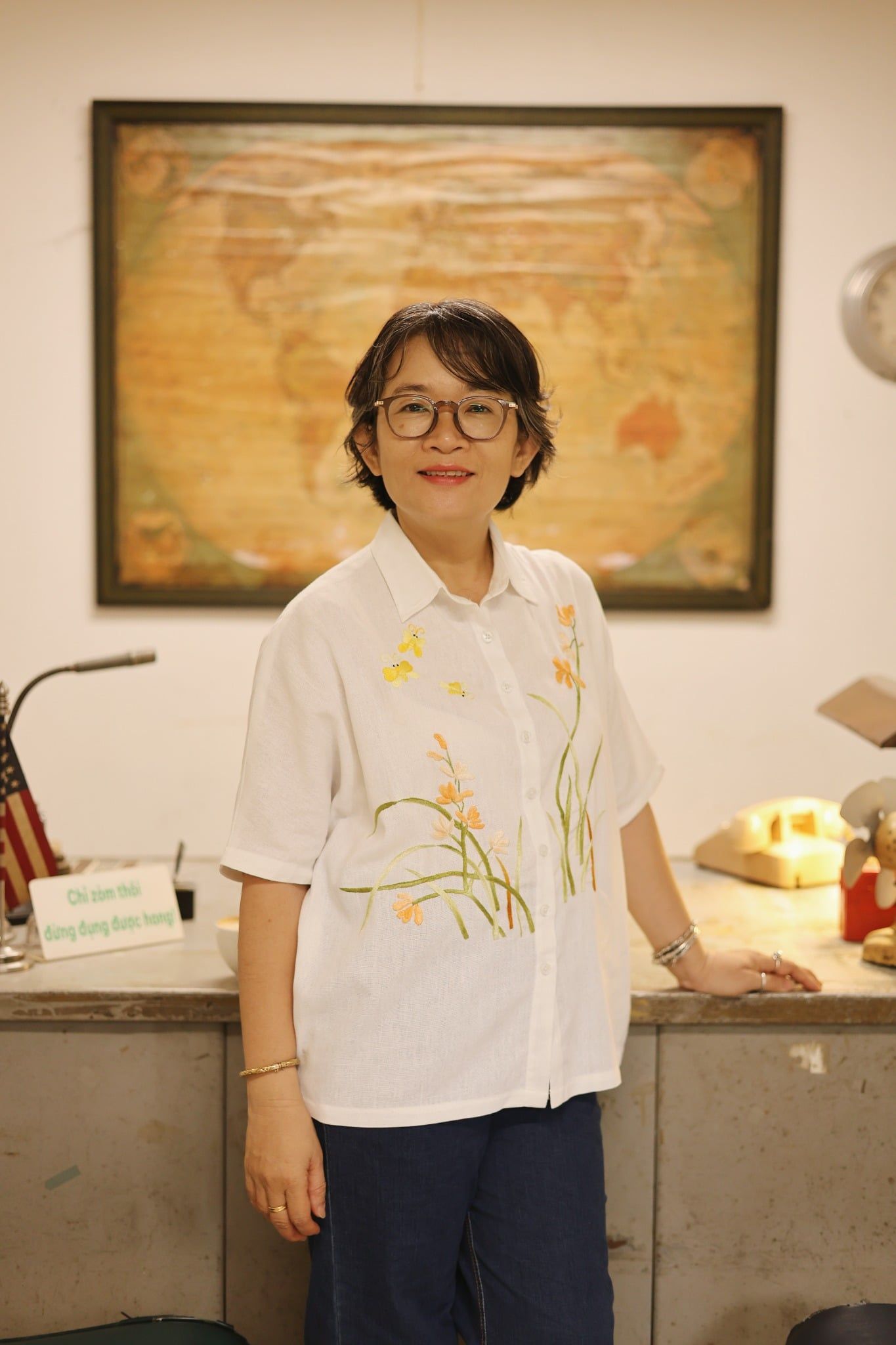  Áo linen trắng sữa thêu tay Lan Bướm 