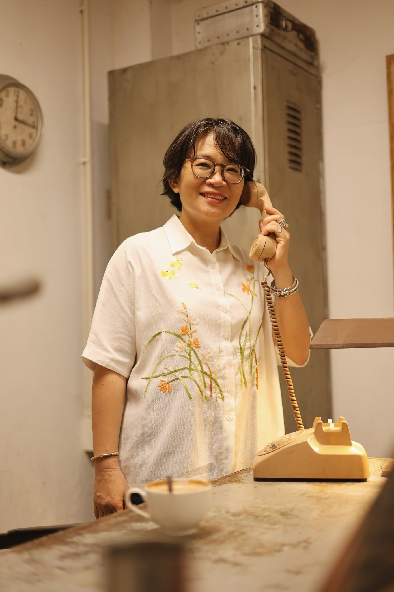  Áo linen trắng sữa thêu tay Lan Bướm 