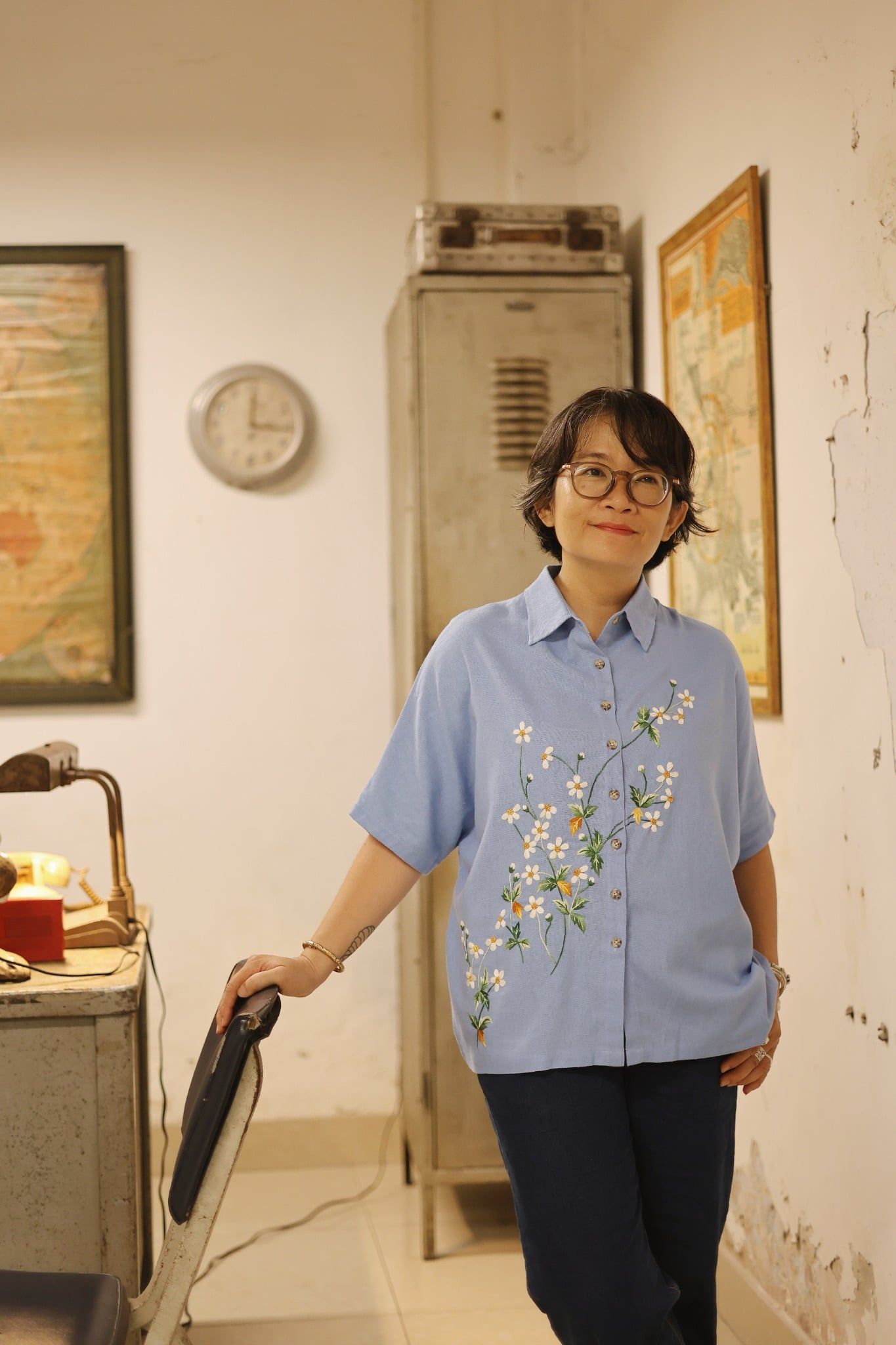  Áo chemise xanh biển thêu tay Xuyến Chi 