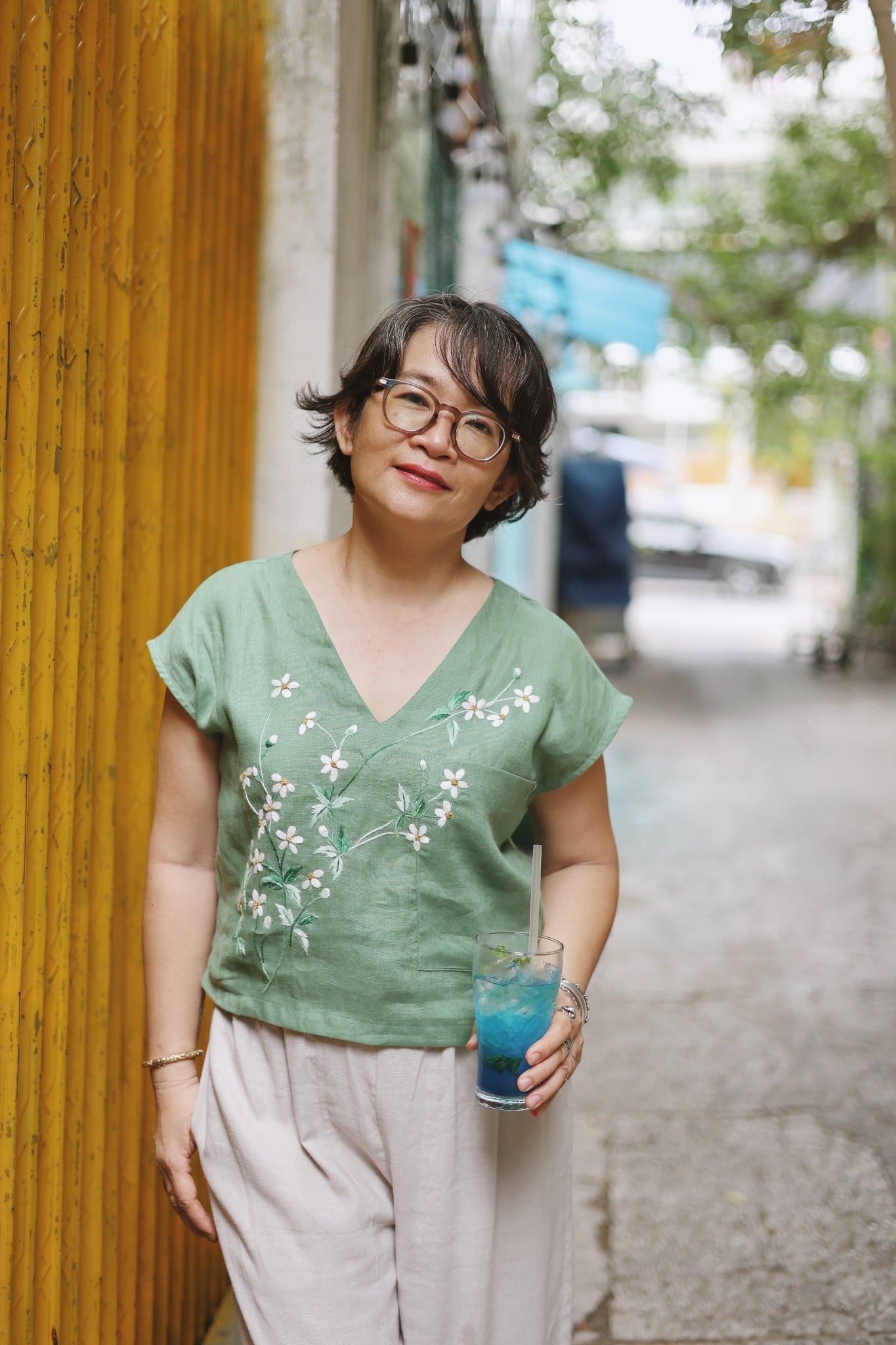  Áo crop V xanh cốm thêu tay xuyến chi 