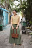  Áo crop V vàng gừng thêu tay Xuyến Chi 