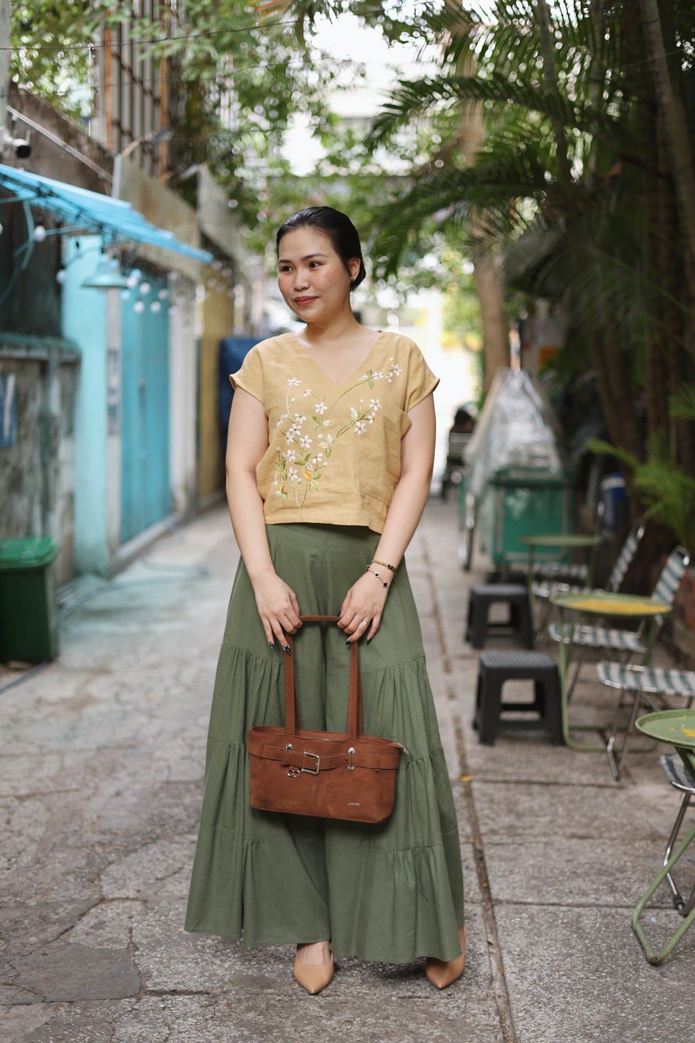  Áo crop V vàng gừng thêu tay Xuyến Chi 