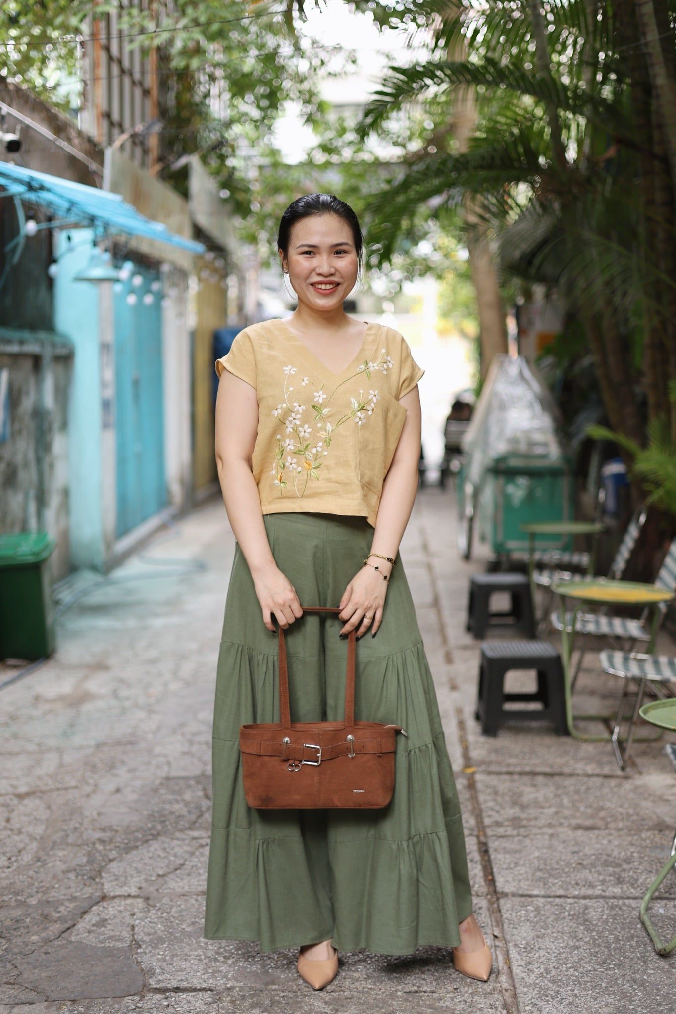  Áo crop V vàng gừng thêu tay Xuyến Chi 