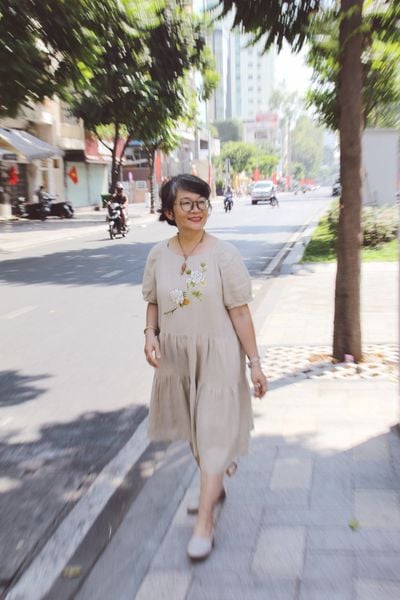  Đầm Be 2 tầng thêu tay Bạch Thiên Hương 