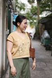  Áo crop V vàng gừng thêu tay Xuyến Chi 