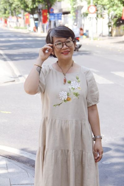  Đầm Be 2 tầng thêu tay Bạch Thiên Hương 