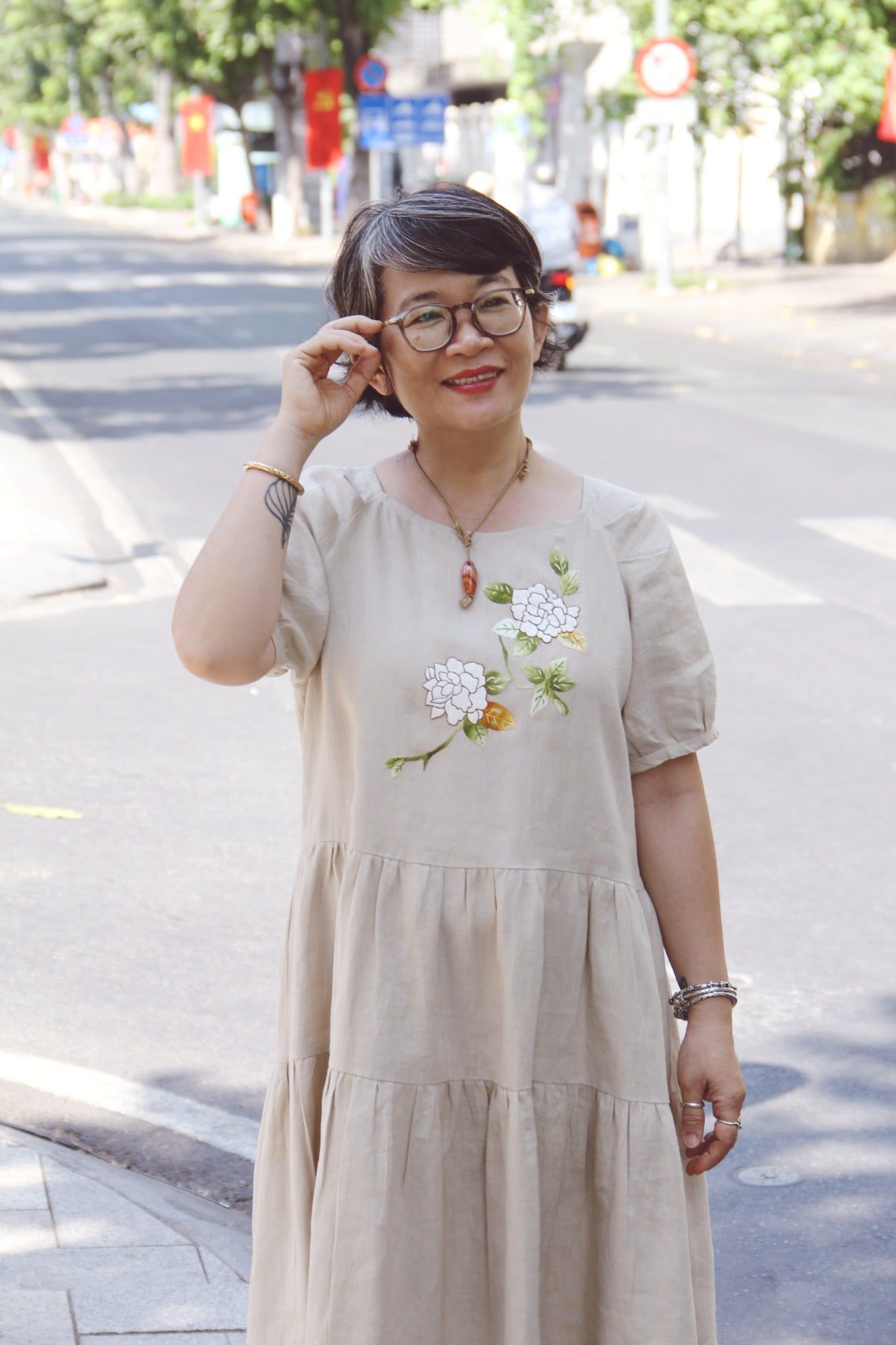  Đầm Be 2 tầng thêu tay Bạch Thiên Hương 