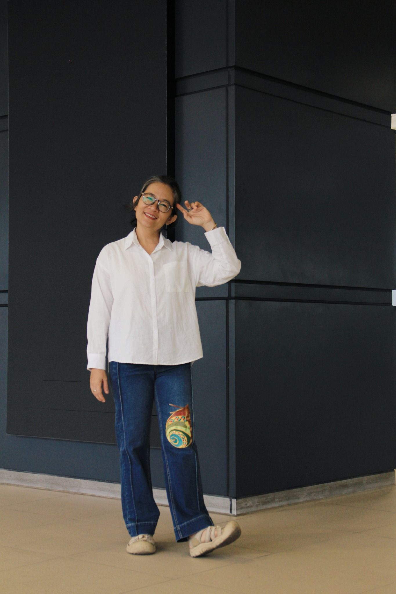  Quần jeans thêu tay Ốc Sên màu sắc 