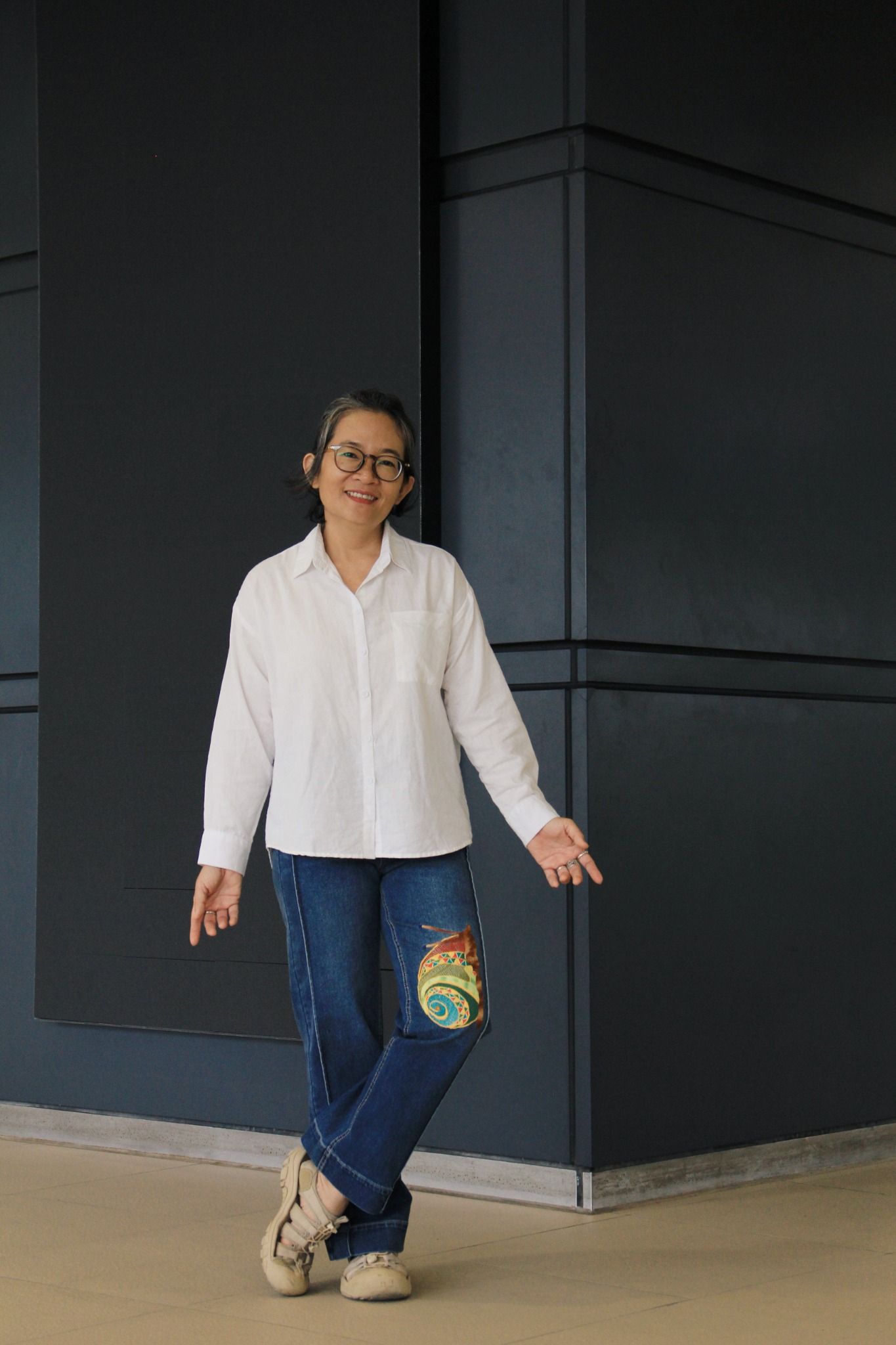  Quần jeans thêu tay Ốc Sên màu sắc 