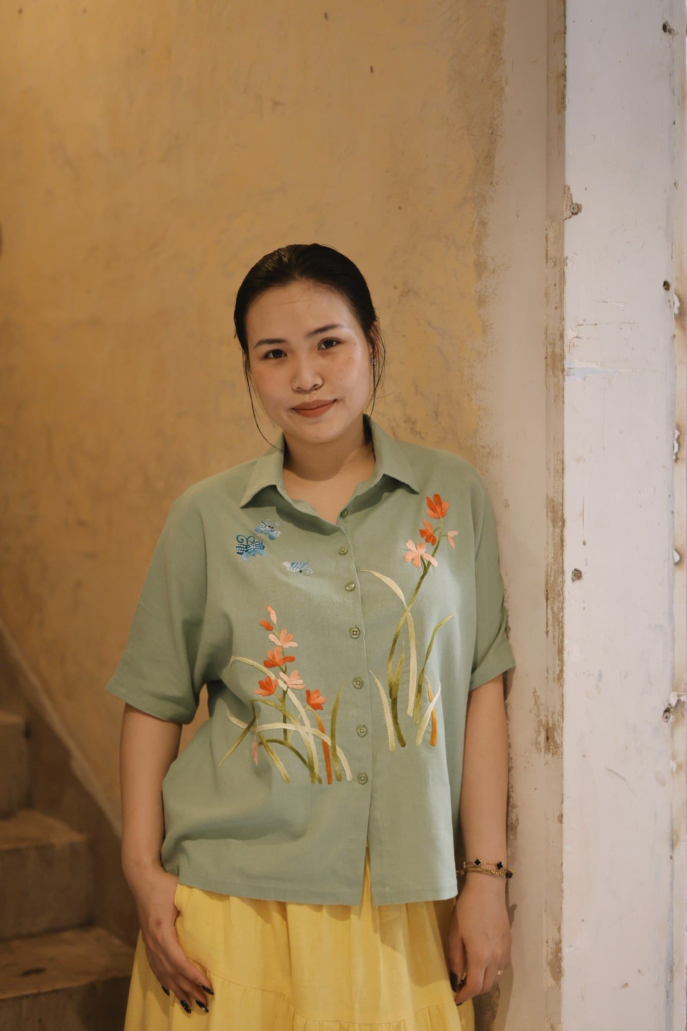  Áo chemise xanh cốm thêu tay Lan Bướm 