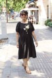  Đầm đen linen tầng thêu tay Bạch Thiên Hương 
