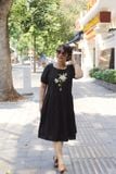  Đầm đen linen tầng thêu tay Bạch Thiên Hương 