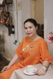  Đầm linen suông tay lỡ cam thêu tay Lan Bướm 