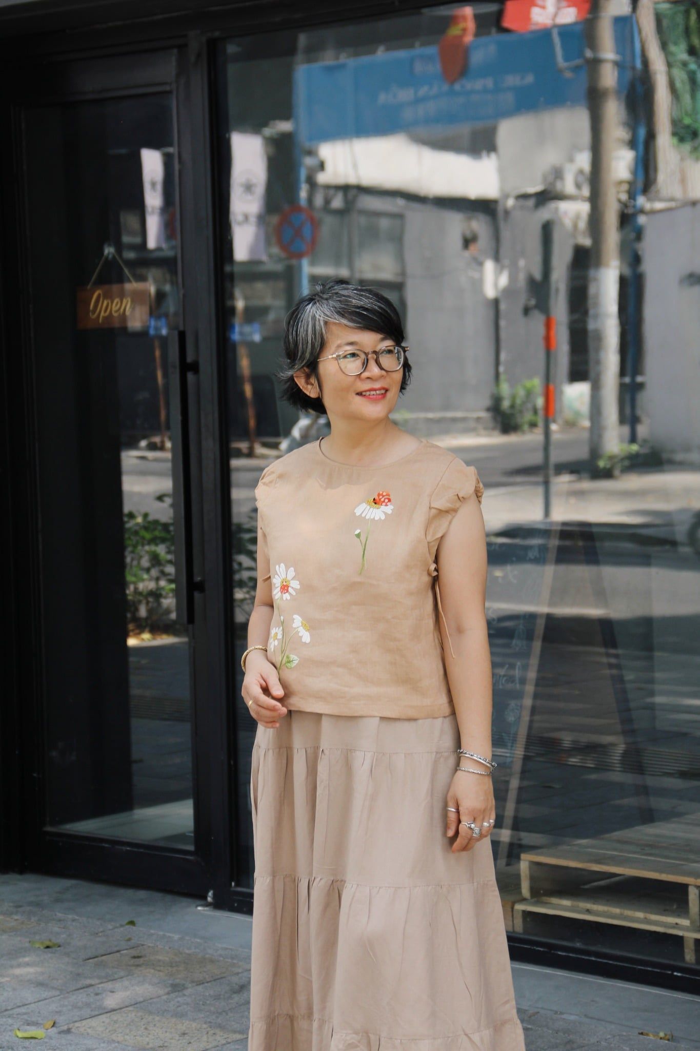  Áo linen tay nhúng thêu tay Cúc Cánh Cam 
