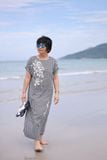  Đầm caro thêu tay Đăng tiêu kem 