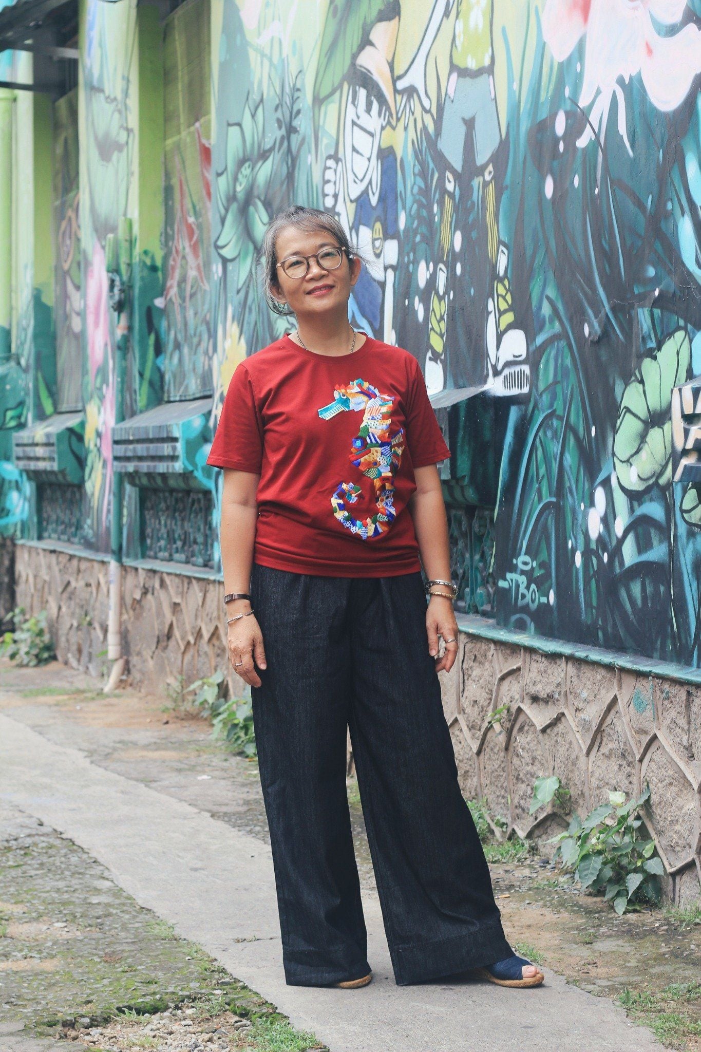  Áo thun đỏ thêu tay Hải Mã Vua 