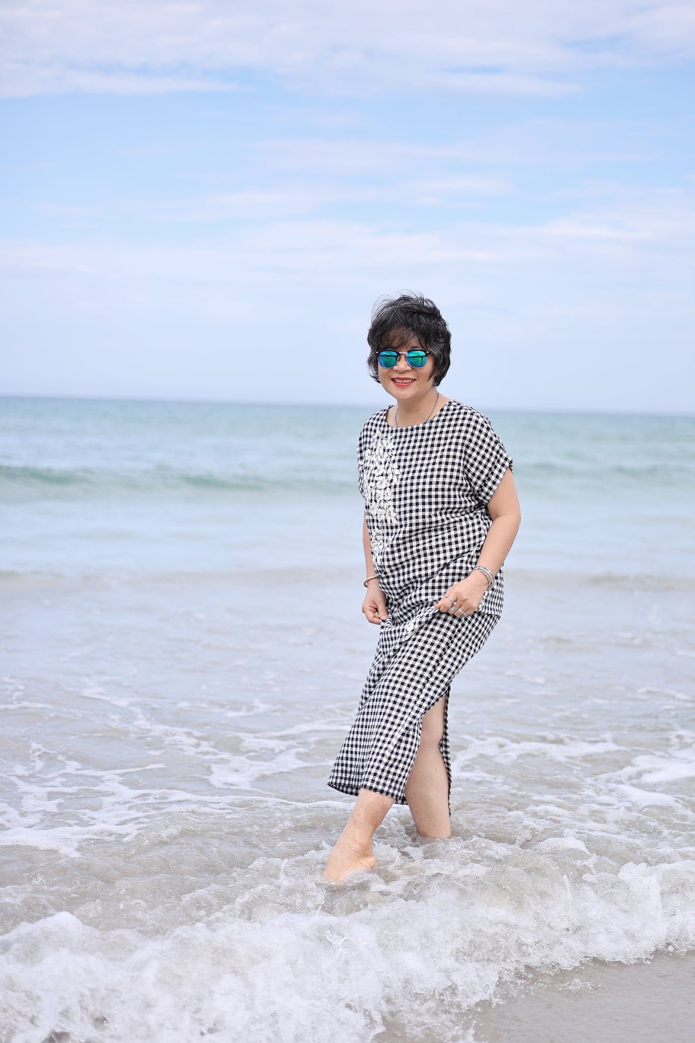  Đầm caro thêu tay Đăng tiêu kem 