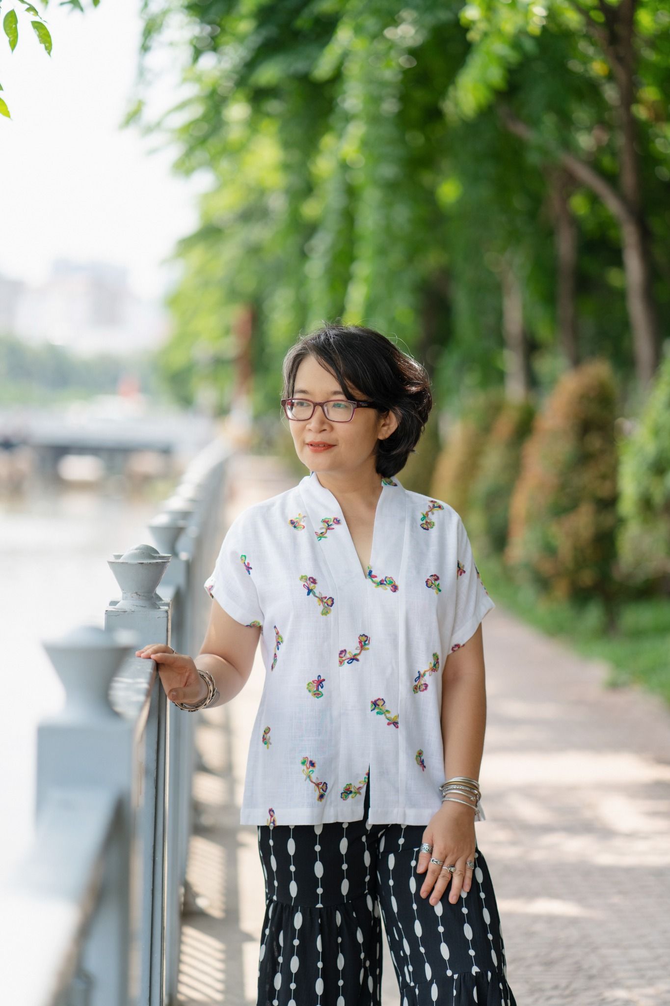  Áo linen trắng Ren thêu 