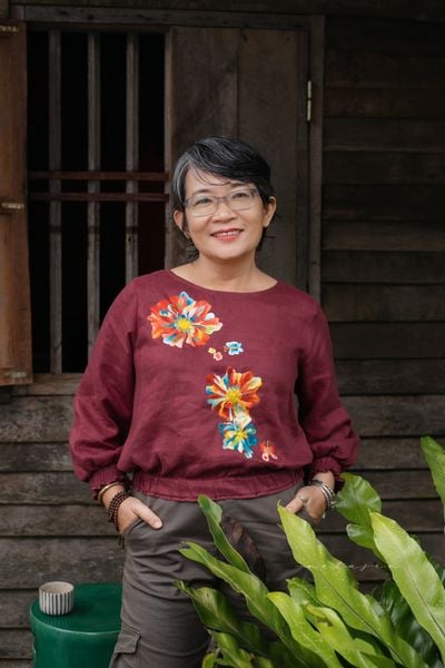  Áo croptop linen thêu tay Hoa Natu - bo đỏ rượu 