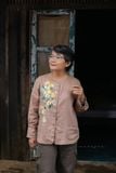  Áo linen thêu tay Hoa Dâu - tay nhúng cafe sữa 