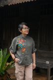  Áo linen thêu tay Hoa Natu, cổ đứng, Rêu 