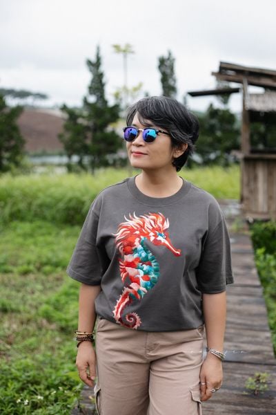  Áo thun thêu tay Hải Vương - BabyTee Xám 