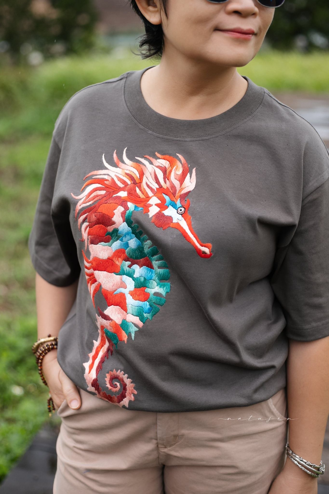  Áo thun thêu tay Hải Vương - BabyTee Xám 