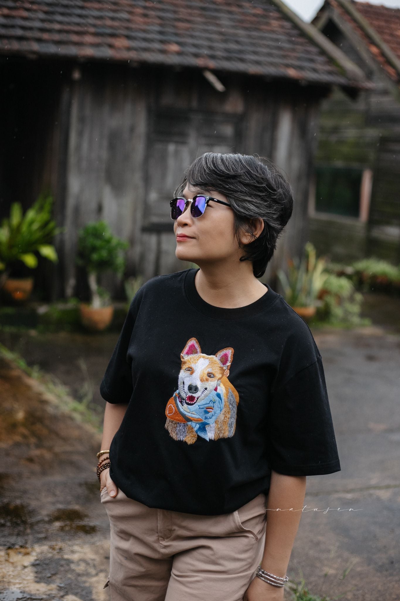  Áo thun thêu tay Chó Aloka - oversize đen 