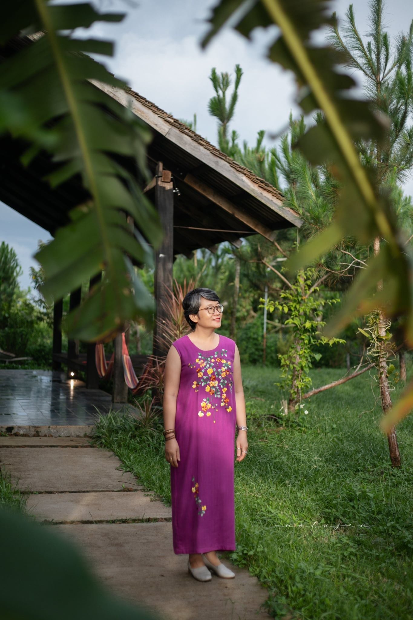  Đầm thêu tay Đăng tiêu suông không tay - tím cẩm 