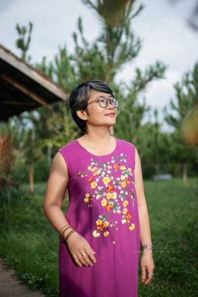  Đầm thêu tay Đăng tiêu suông không tay - tím cẩm 