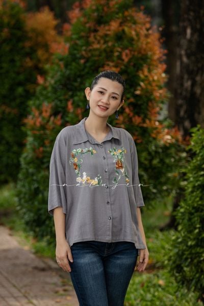  Áo chemise tay liền vạt vuông thêu tay Nhà Gà 