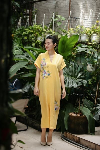  Đầm Yuna Kimono vàng mơ thêu tay Thanh Xuân 