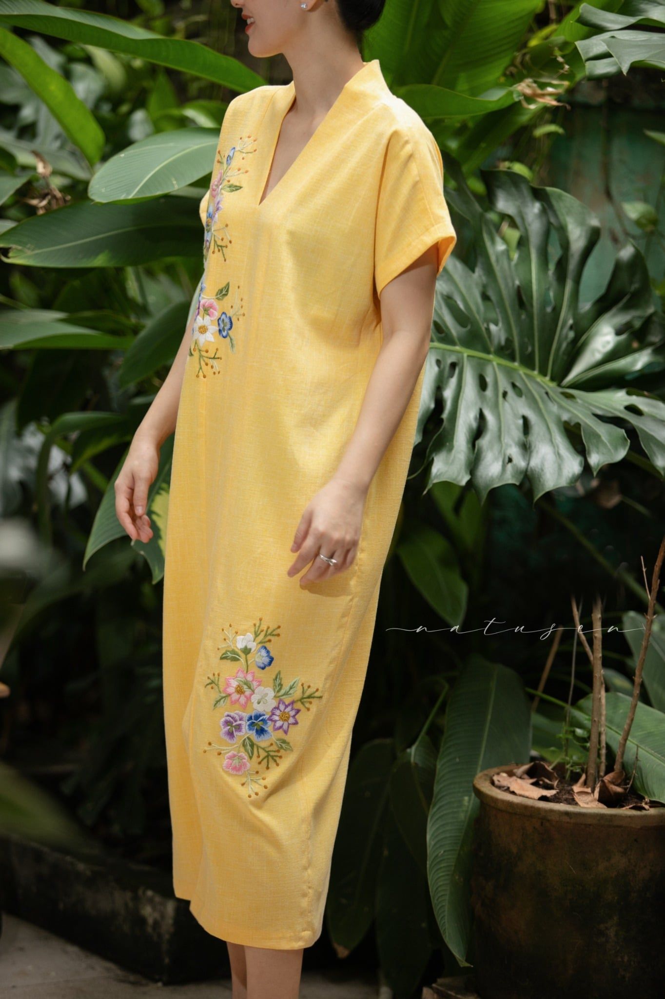  Đầm Yuna Kimono vàng mơ thêu tay Thanh Xuân 