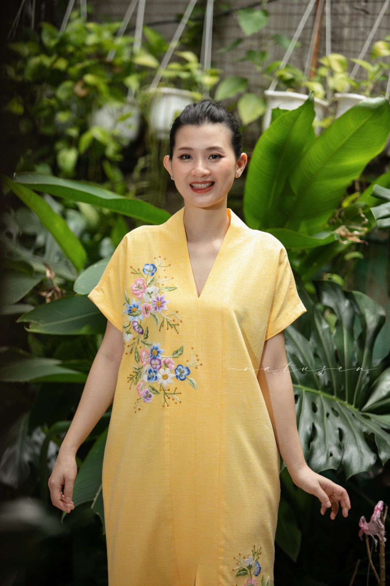  Đầm Yuna Kimono vàng mơ thêu tay Thanh Xuân 