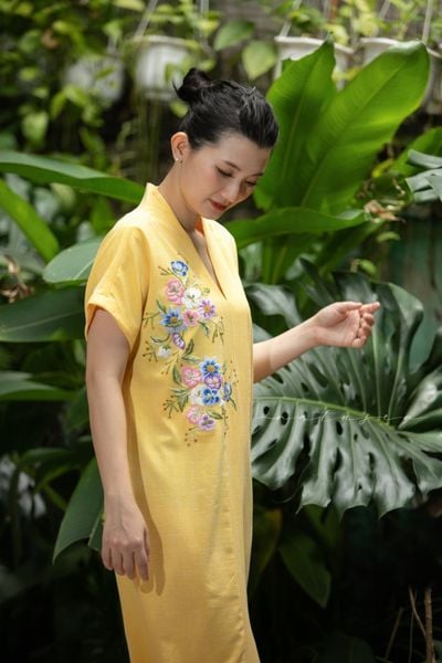  Đầm Yuna Kimono vàng mơ thêu tay Thanh Xuân 