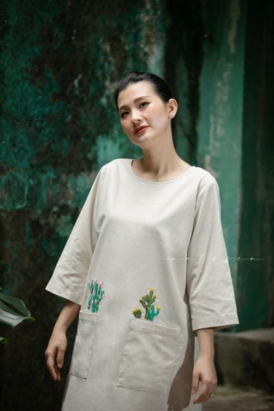  Đầm Beige túi thêu tay Xương Rồng 