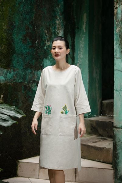  Đầm Beige túi thêu tay Xương Rồng 