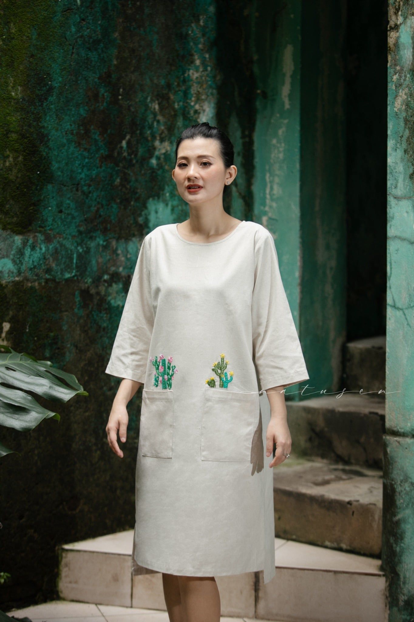  Đầm Beige túi thêu tay Xương Rồng 