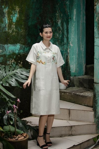  Đầm A Beige túi nắp thêu tay Nhà Gà 