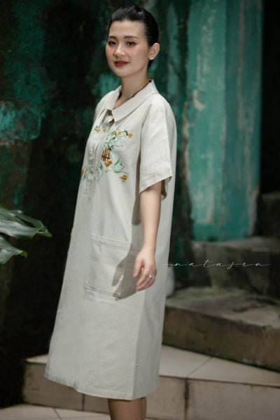  Đầm A Beige túi nắp thêu tay Nhà Gà 