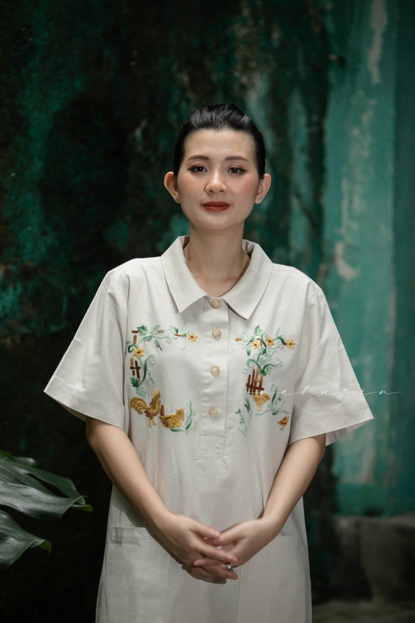  Đầm A Beige túi nắp thêu tay Nhà Gà 