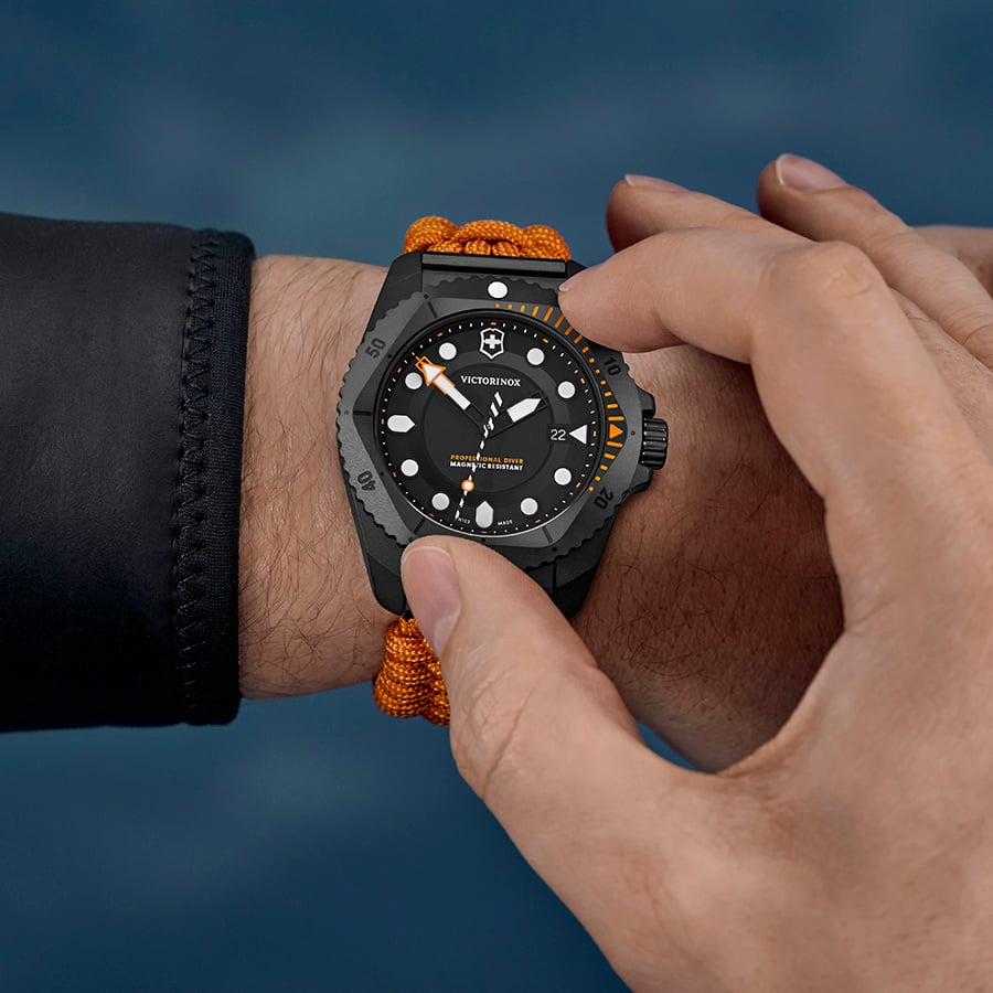  Đồng hồ Dive Pro Quartz Ø43 242069.1 