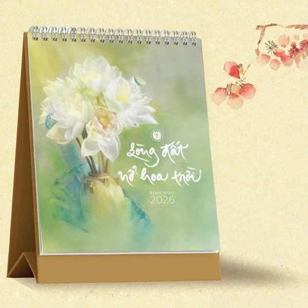 Lịch Để Bàn Thư Pháp Làng Mai - Bính Ngọ 2026 - Lòng Đất Nở Hoa Trời - nhanvan.vn