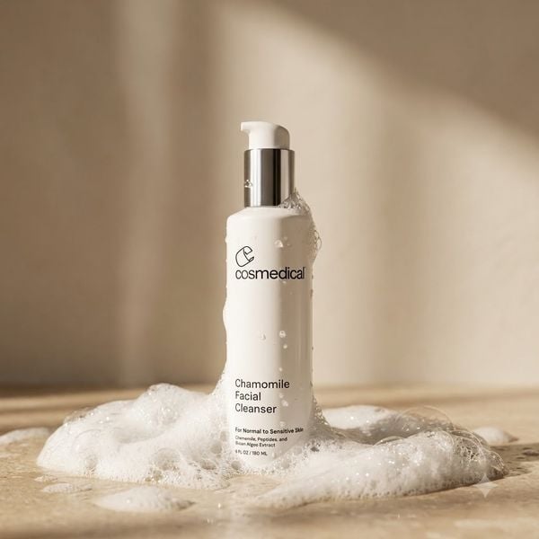 Chai sữa rửa mặt hoa cúc Cosmedical Chamomile Facial Cleanser 180ml.