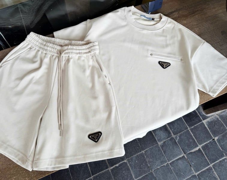  Bộ NT SC Prada Logo Ngực 
