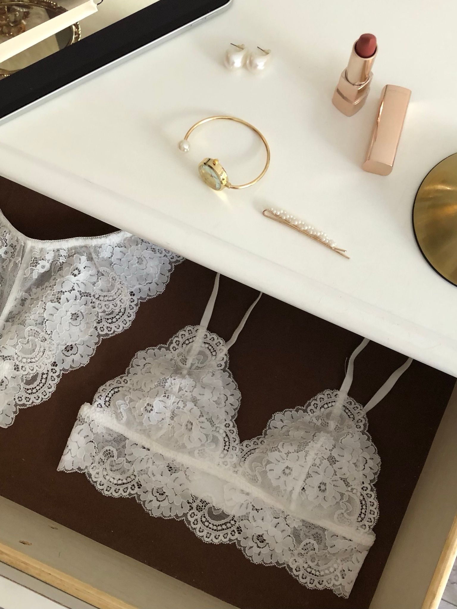 Áo Chân Ren Hoa Hồng Trắng