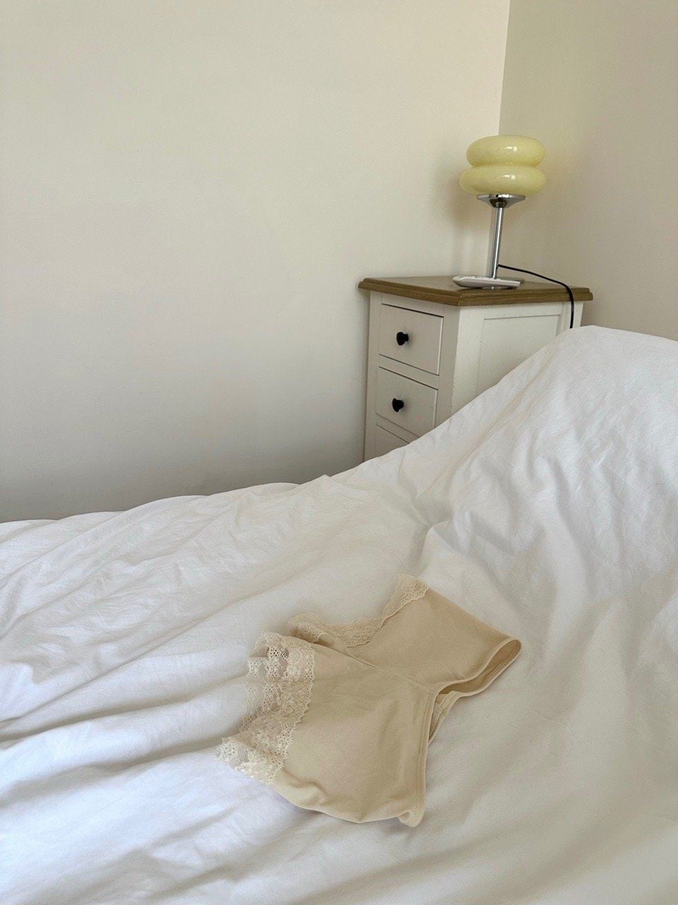 Quần Mini Short Viền Ren - Butter Cream