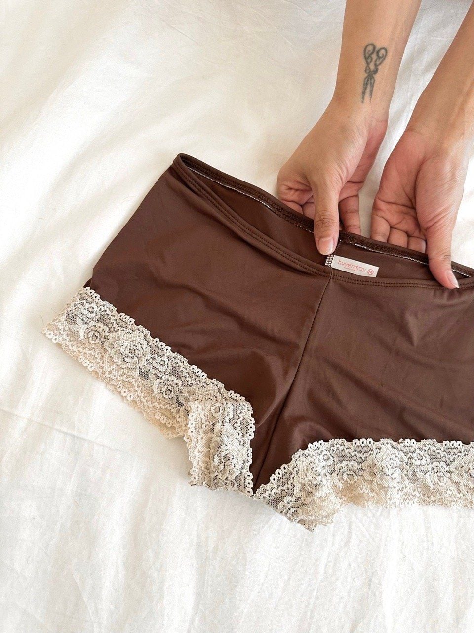 Quần Mini Short Viền Ren - Brownie